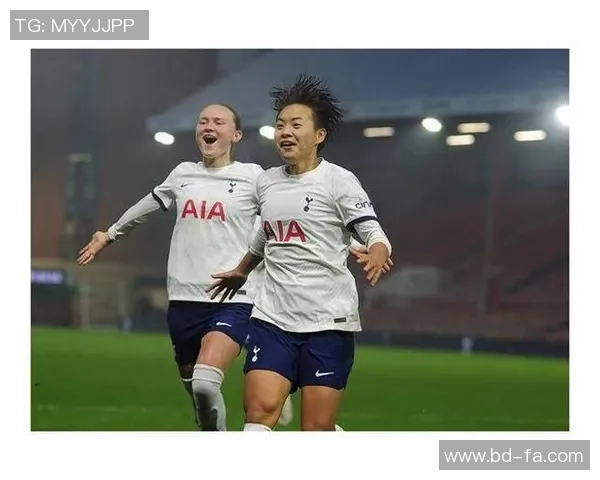 曼联与热刺激情对决中国行球迷热情高涨共庆足球盛宴 曼联与热刺激情对决中国行球迷热情高涨共庆足球盛宴