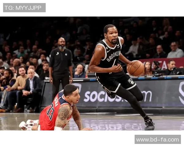 杜兰特在篮网对阵奇才的比赛中精彩得分表现回顾 杜兰特在篮网对阵奇才的比赛中精彩得分表现回顾