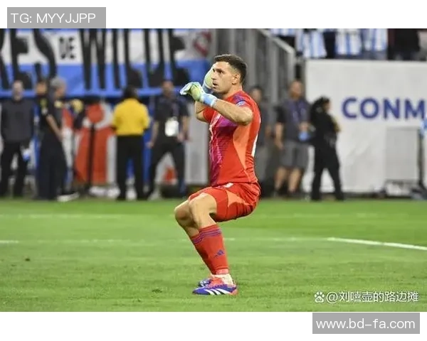 马丁内斯的传奇之路：从默默无闻到足球巨星的成长历程